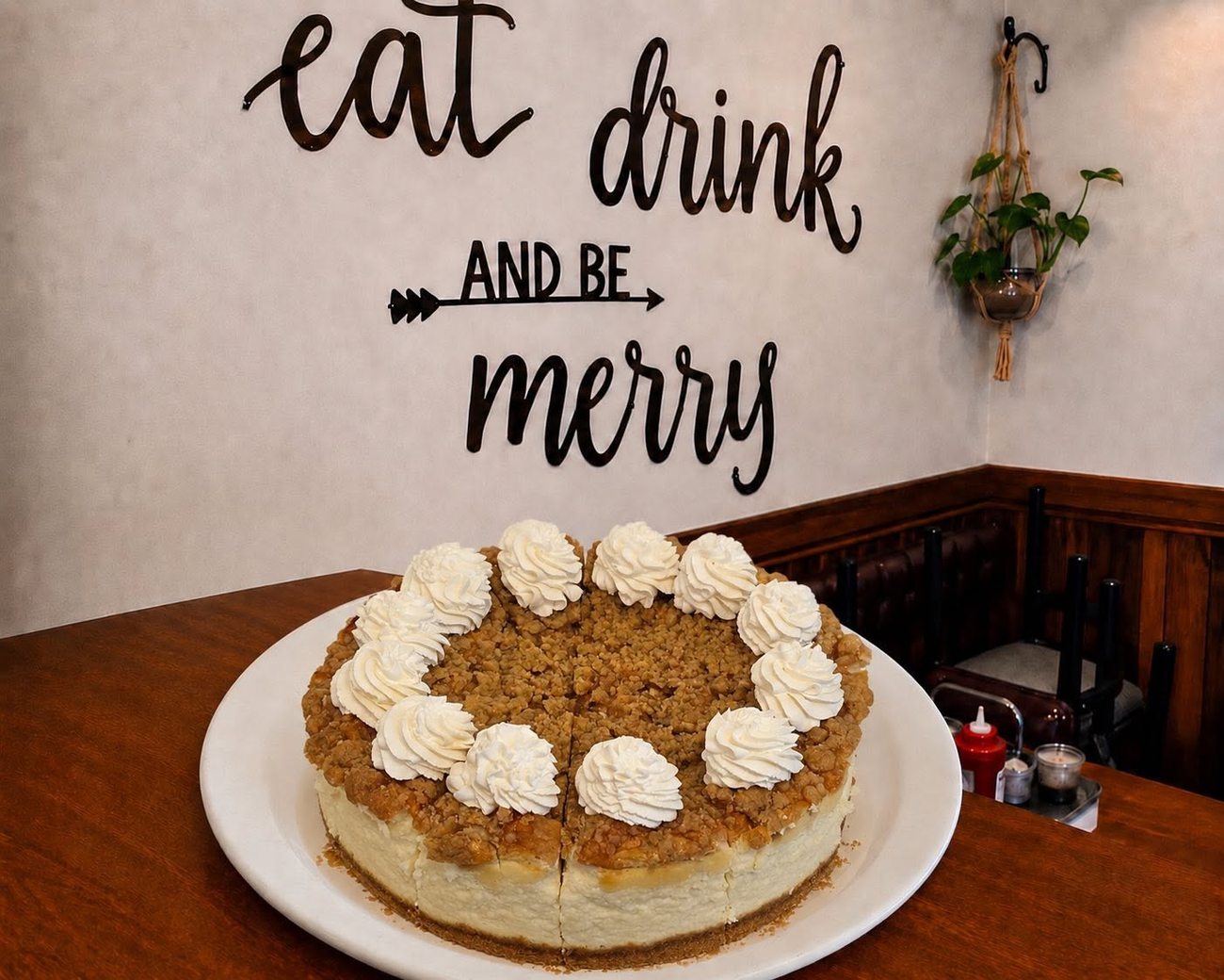 Apple crumble cheesecake