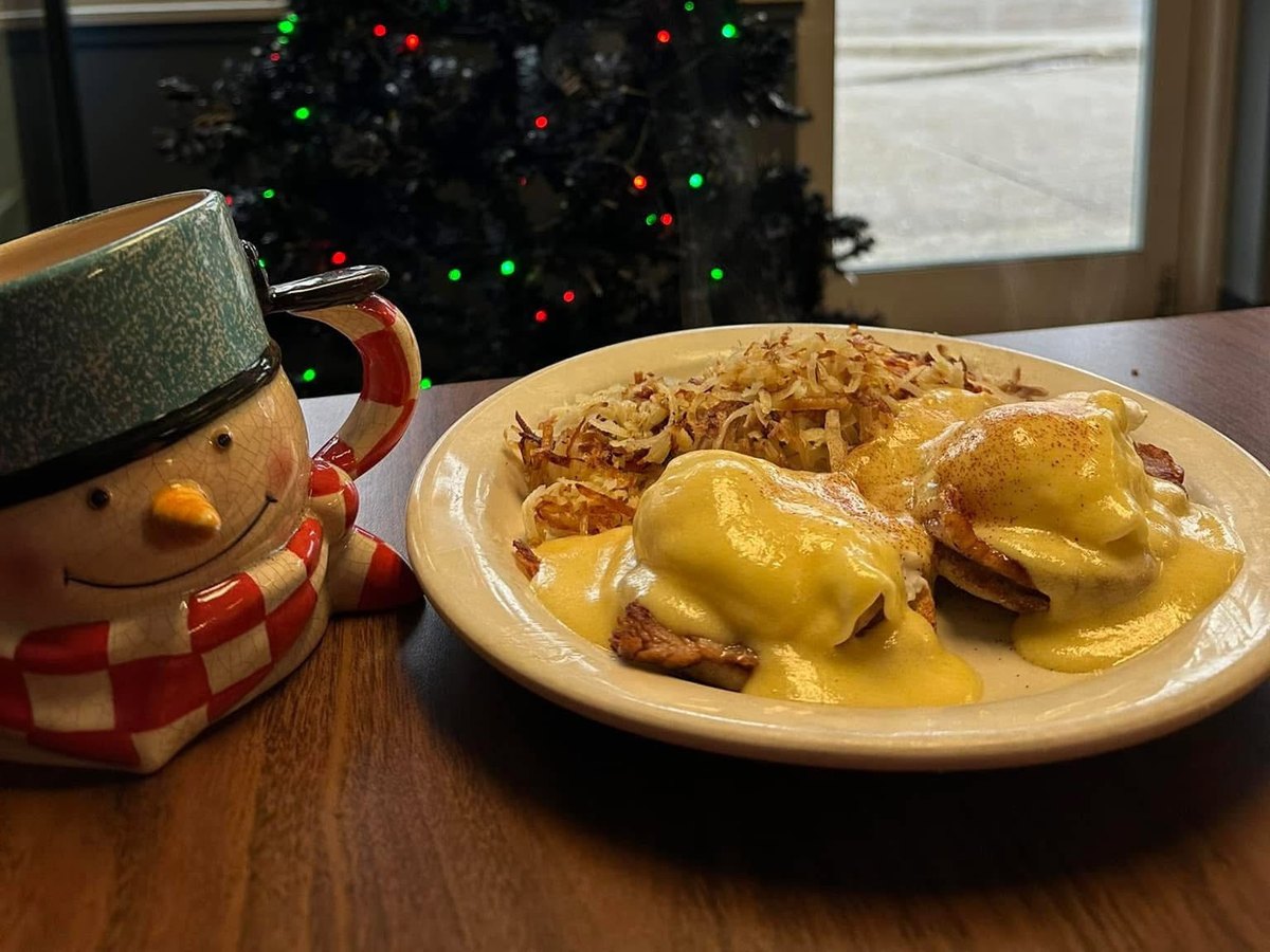 Eggs Benedict with hashbrowns