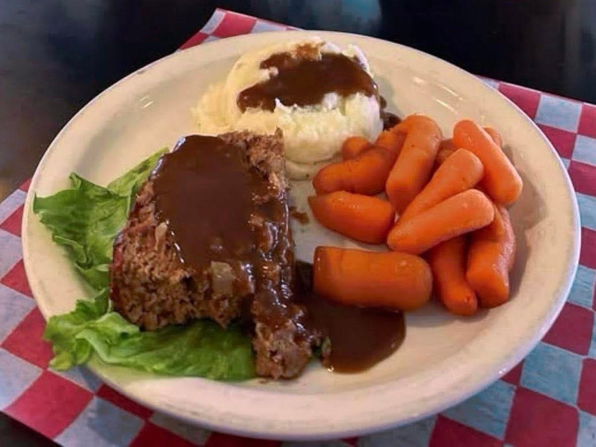 Meatloaf with gravy, mashed potatoes and carrots